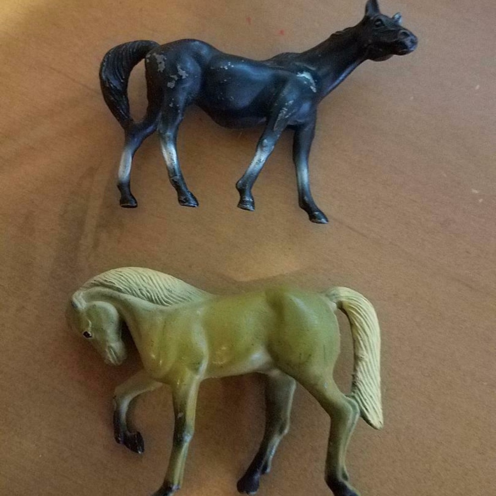 2 Durham Industries Miniature Horse Figurines